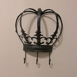 Metal crown hook